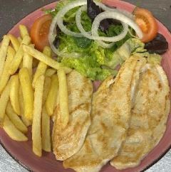 P.C.-2.PECHUGA POLLO PLANCHA, PATATAS FRITAS Y ENSALADA