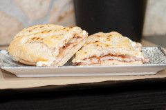 BAGUETTE LOMO CON QUESO