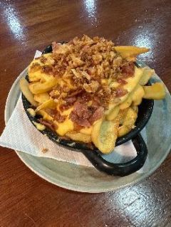 PATATAS NINJA (CON SALSA CHEDDAR, BACON Y CEBOLLA CRUJIENTE)