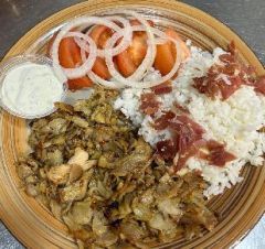 PL.C.-10.CARNE DE KEBAB, ARROZ SALTEADO CON JAMON, TOMATE LONCHA Y CEBOLLA CRUDA