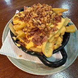 PATATAS NINJA (CON SALSA CHEDDAR, BACON Y CEBOLLA CRUJIENTE) – imagen 1