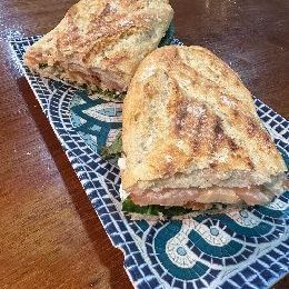 BAGUETTE MARCA LISA SIMPSON (VEGANO) – imagen 1