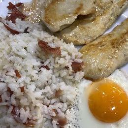 PL.C.-11.PECHUGA DE POLLO PLANCHA, ARROZ SALTEADO CON JAMON Y HUEVO FRITO – imagen 1